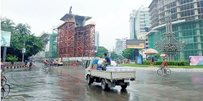 ব্যস্ত রাজধানী আজ নীরব, ফাঁকা সড়ক