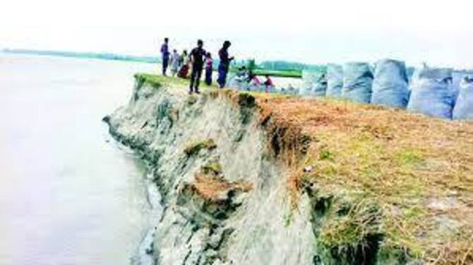 দুধকুমর নদে বেড়েছে পানি, ভাঙনের মুখে ৯ শিক্ষাপ্রতিষ্ঠান