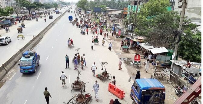 যাত্রাবাড়ীর মহাসড়কে রিকশা চলতে দিচ্ছে না পুলিশ