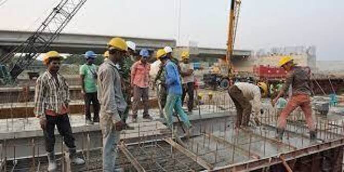 নিবন্ধন জটিলতায় টিকার অপেক্ষায় পদ্মা সেতুর ২ হাজার শ্রমিক
