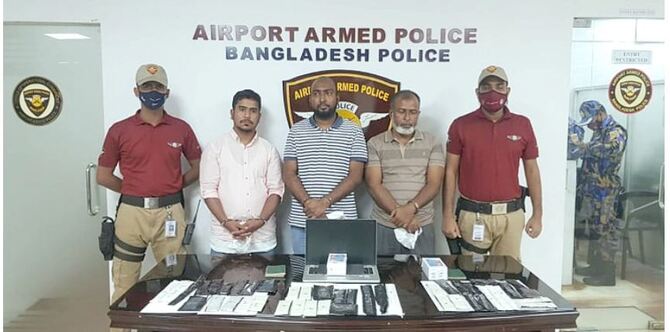 শাহজালালে ১৪ কেজি তরল স্বর্ণসহ ৩ যাত্রী আটক
