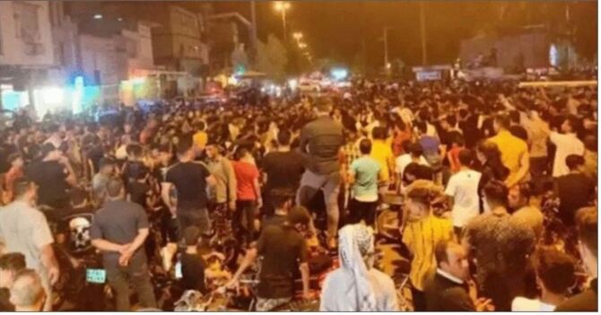 ইরানে পানির দাবিতে বিক্ষোভ, গুলিতে নিহত ৩