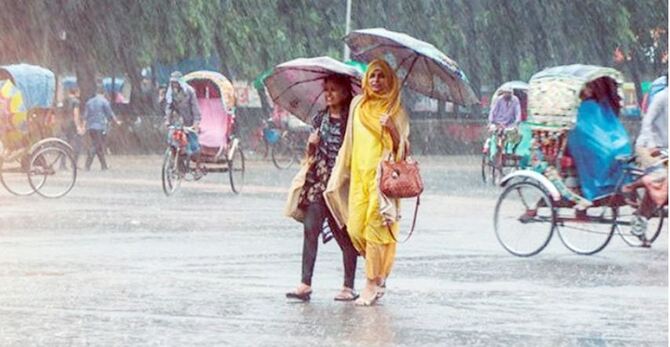 লঘুচাপে ঢাকায়ও ঝোড়ো হওয়া, অব্যাহত থাকবে ভারি বৃষ্টি