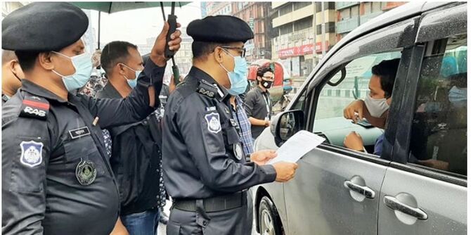 অকারণে বের হওয়ায় ৩০ মিনিট আটকে রাখা হলো প্রাইভেটকার