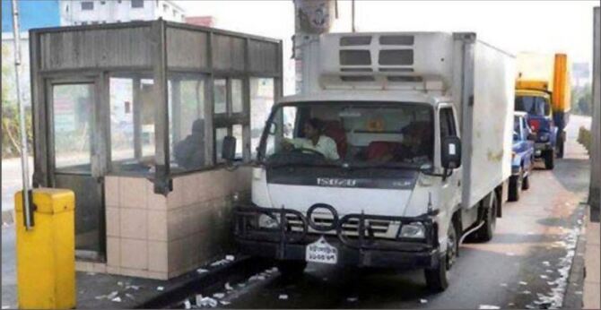 ২৪ ঘণ্টায় বঙ্গবন্ধু সেতু পারাপারে ৩ কোটি টাকার টোল আদায়