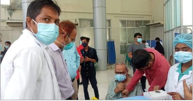 করোনার টিকা নিলেন রিজভী