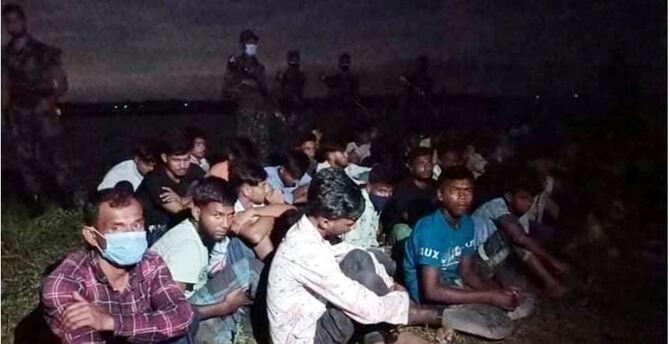 অস্ত্র নিয়ে নৌকায় আনন্দ ভ্রমণ, আটক ৪৬ কিশোর