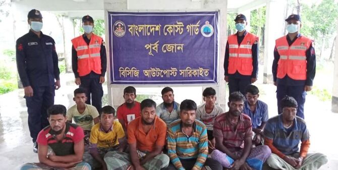 উত্তাল সাগর থেকে ১১ জেলেকে জীবিত উদ্ধার