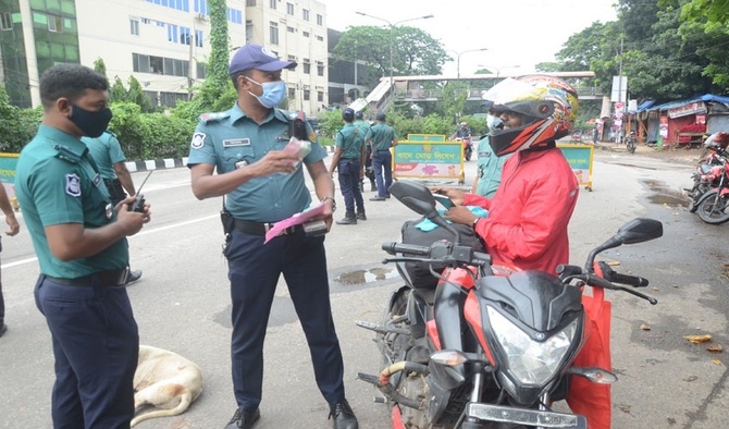 চার বাহিনীর চেকপোস্টের আড়াই ঘণ্টা পর ফাঁকা শাহবাগ