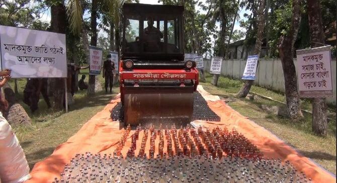 সাতক্ষীরায় সোয়া ৪ কোটি টাকার মাদকদ্রব্য ধ্বংস করেছে ৩৩ বিজিবি