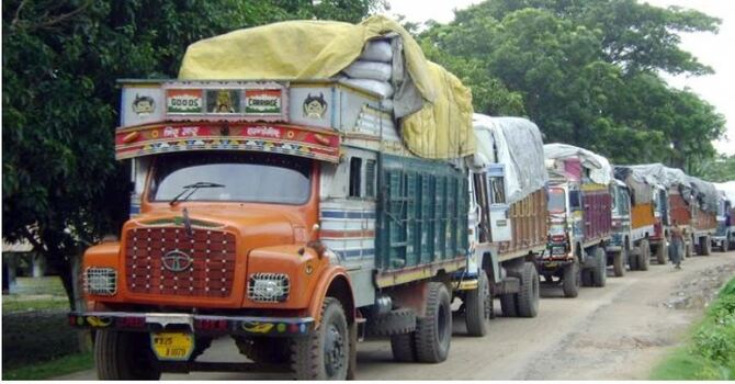 ভোমরা স্থলবন্দরে ৫ দিন আমদানি-রফতানি বন্ধ