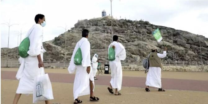 লাব্বাইক ধ্বনিতে মুখরিত আরাফাত ময়দান