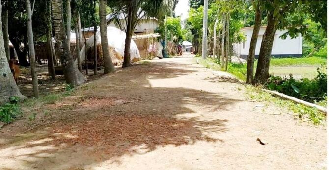 পৌনে এক কিমি রাস্তার নির্মাণ কাজ দুই বছরেও শেষ হয়নি