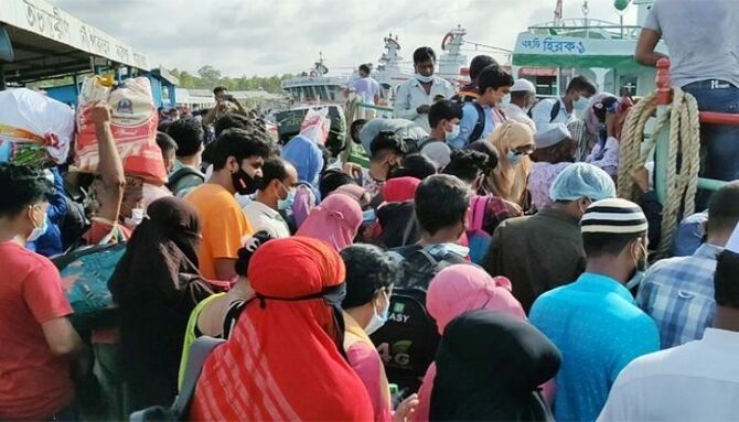 শেষ দিনেও শিমুলিয়ায় যাত্রীদের বাঁধ ভাঙা ঢল