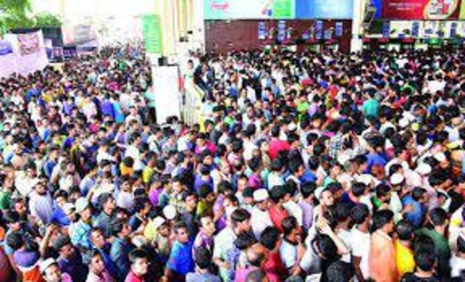 ঈদের আগের দিন কমলাপুর রেলস্টেশন যেন ‘জনসমুদ্র’