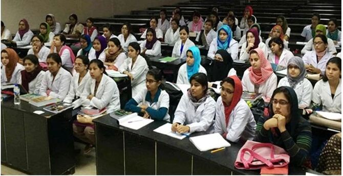 আজ থেকে মেডিকেল কলেজে সশরীরে ক্লাস