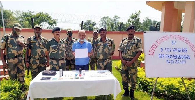 ভারতে পালানোর প্রমাণ মেলায় সেই পুলিশ কর্মকর্তা সোহেল বরখাস্ত