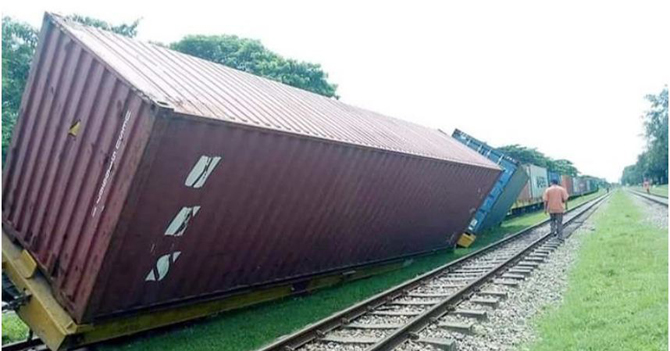 সীতাকুণ্ডে মালবাহী ট্রেনের বগি লাইনচ্যুত