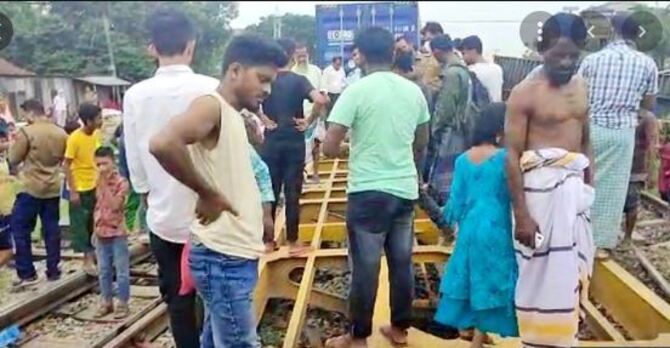 টঙ্গীতে বগি লাইনচ্যুত, ঢাকা-চট্টগ্রাম রেল যোগাযোগ বন্ধ