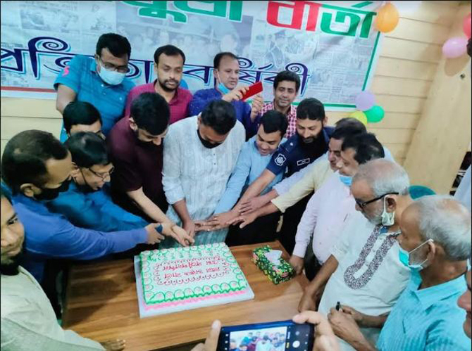 হিলিতে সাপ্তাহিক “লাল সবুজ বার্তা” পত্রিকার ৫তম প্রতিষ্ঠাবার্ষিকী পালিত