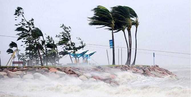 সাগরে গভীর নিম্নচাপ: জলোচ্ছ্বাসের শঙ্কা, ৩ নম্বর সংকেত বহাল