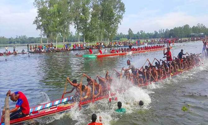 ‘হেইয়ো হেইয়ো’ ধ্বনিতে মুখরিত সাদেকের বিল