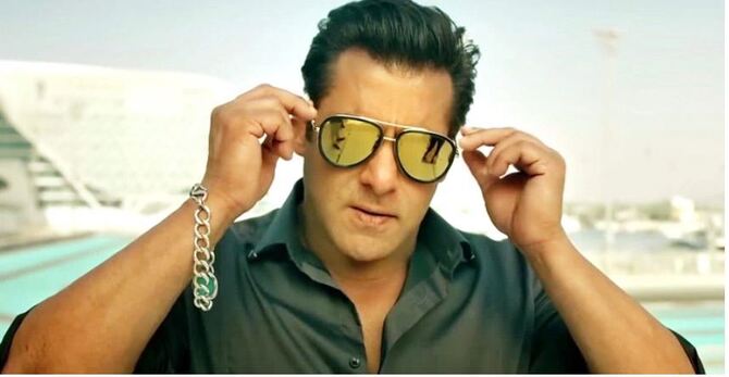 প্রথম ছবির জন্য কত টাকা পেয়েছিলেন সালমান?