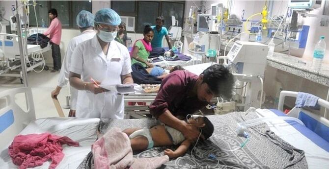 ভারতে ‘রহস্যজনক জ্বরে’ শিশুসহ ৫০ জনের মৃত্যু