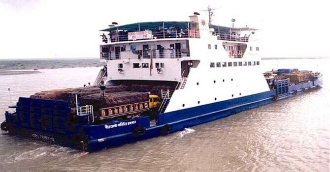 প্রতিদিন ১০ হাজার গাড়ি পারাপার করে বিআইডব্লিউটিসির ফেরি