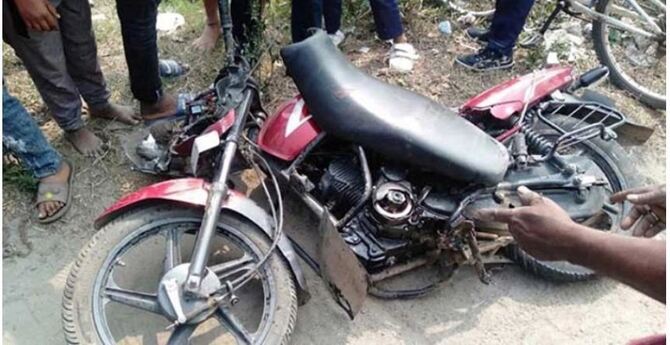 মোটরসাইকেল দুর্ঘটনায় দুই দুলাভাইসহ শ্যালক নিহত