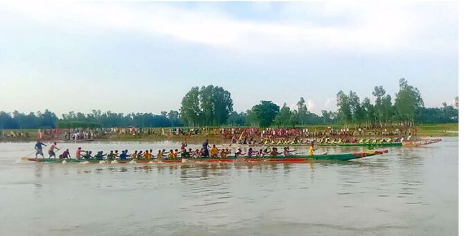 ঘোড়াঘাটে হয়ে গেলো ঐতিহ্যবাহী নৌকা বাইচ