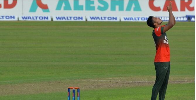 তিন বলে দুই শিকার সাইফউদ্দিনের, চাপে নিউজিল্যান্ড