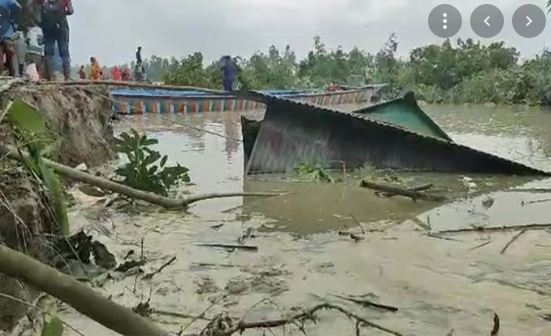 বংশাই-লৌহজংয়ের তীব্র ভাঙনে শতাধিক ঘরবাড়ি বিলীন