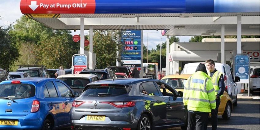 ব্রিটেনে জ্বালানি সংকট, মাঠে নামছে সেনাবাহিনী