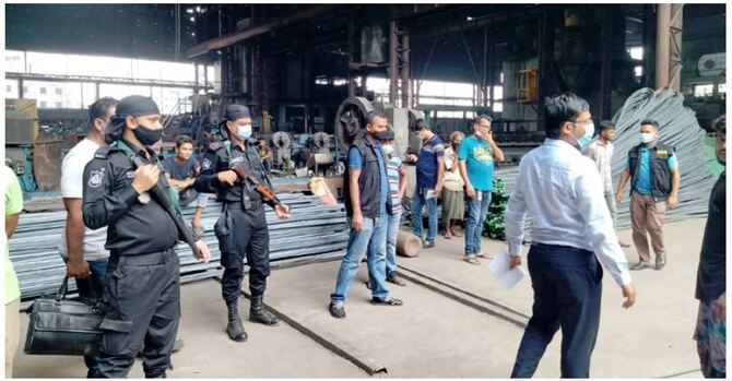 কদমতলীতে নকল রড তৈরির কারখানায় র‍্যাবের অভিযান