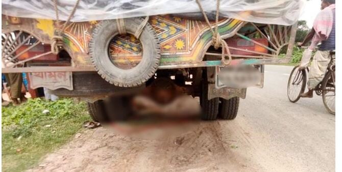 ঘুমাচ্ছিলেন ট্রাকের নিচে, চালক সামনে নিতেই পিষ্ট হলেন সহকারী