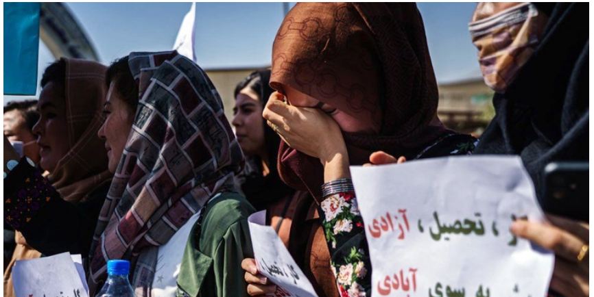 পালিয়ে বেড়াচ্ছেন আফগান নারী বিচারকরা