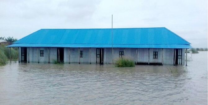 মাদারীপুরে প্লাবিত ২৪ স্কুল, সহসা খোলার কোনো সম্ভাবনা নেই