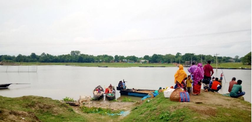 পদ্মায় নৌকাডুবি: জীবিত উদ্ধার ৩৬, নিখোঁজ ৮