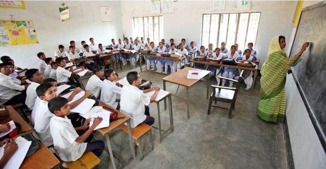 সংক্রমণ ১০ শতাংশের নিচে নামলে খুলবে স্কুল-কলেজ