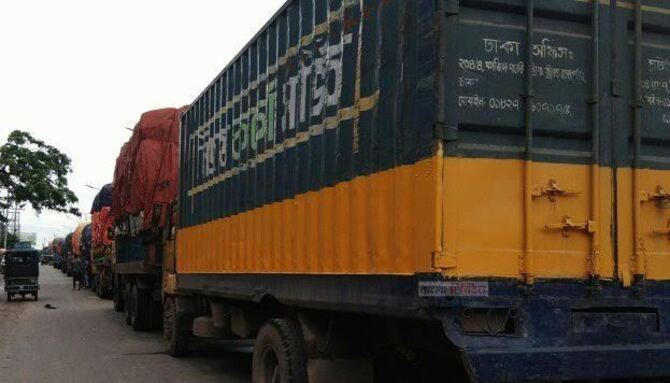 বেনাপোল বন্দরে ২০০০ পণ্যবাহী ট্রাক যট