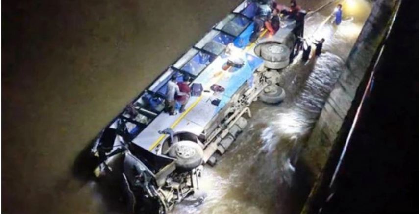 মেঘালয়ে যাত্রীবাহী বাস নদীতে, নিহত ৬