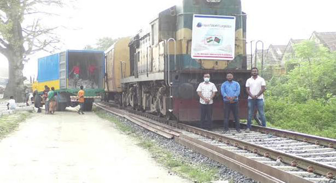 রেলযোগে পার্সেল ভ্যানের প্রথম ২টি চালান বেনাপোল বন্দরে এসে পৌছেছে