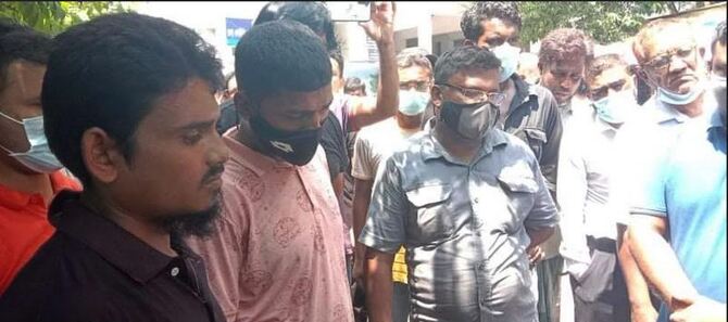 সাতক্ষীরায় র‌্যাব-৬, এর অভিযানে দালাল চক্রের ৫ সদস্য আটক