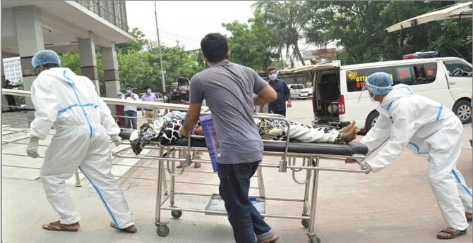 দেশে করোনায় ২৪ ঘন্টায় ৪৩ জনের মৃত্যু, শনাক্ত ১৩৮৩