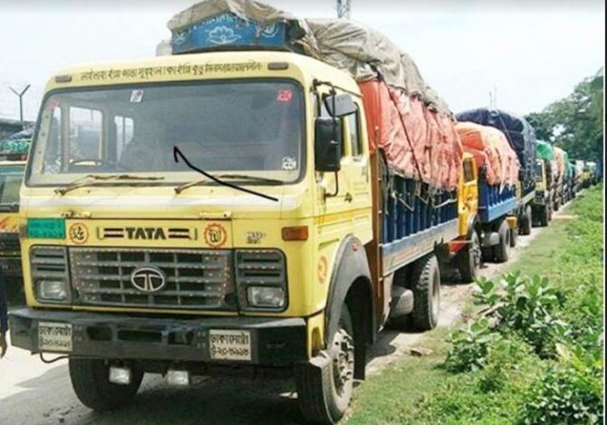 মারাত্মক ঝুঁকির মুখে পড়েছে দেশীয় ডেইরী ও পোল্ট্রি শিল্প