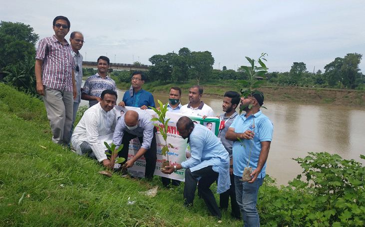 গোমতী নদীর ৬ কিলোমিটার বাঁধে বৃৃক্ষরোপণ