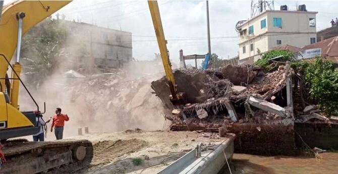 শীতলক্ষ্যা তীরের অর্ধশতাধিক অবৈধ স্থাপনা উচ্ছেদ