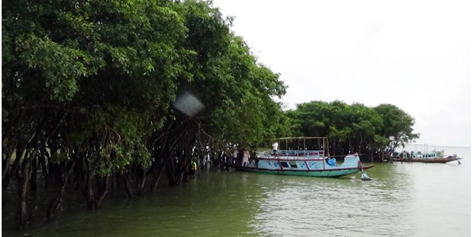 হাজারো পর্যটকে মুখর কিশোরগঞ্জের হাওর