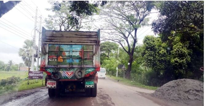 ট্রাক ধর্মঘটের প্রভাব পড়েনি ভোমরা স্থলবন্দরে
